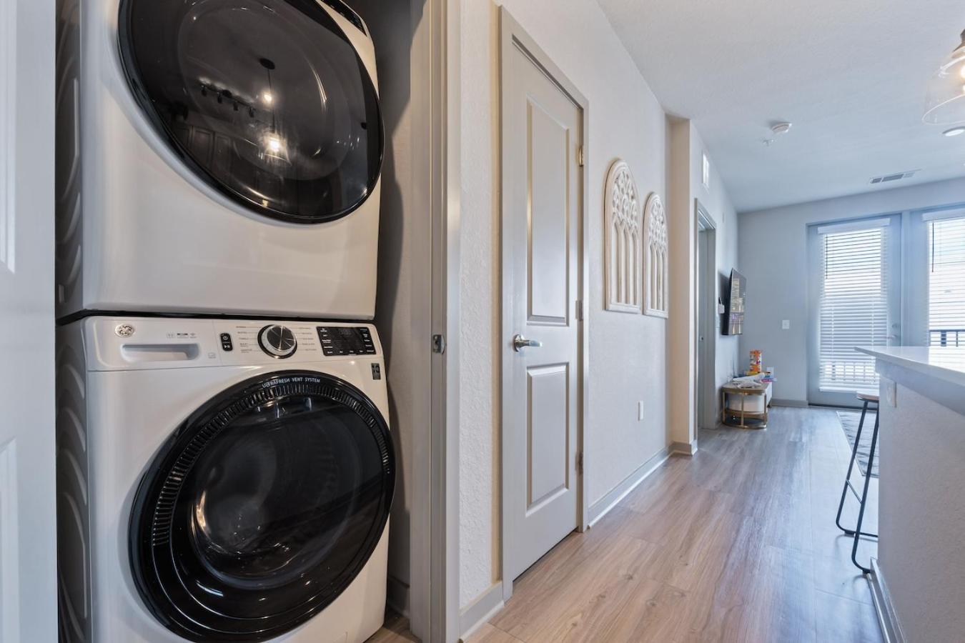 Stylish 1 Bed In Downtown St Pete W Free Parking Apartment *