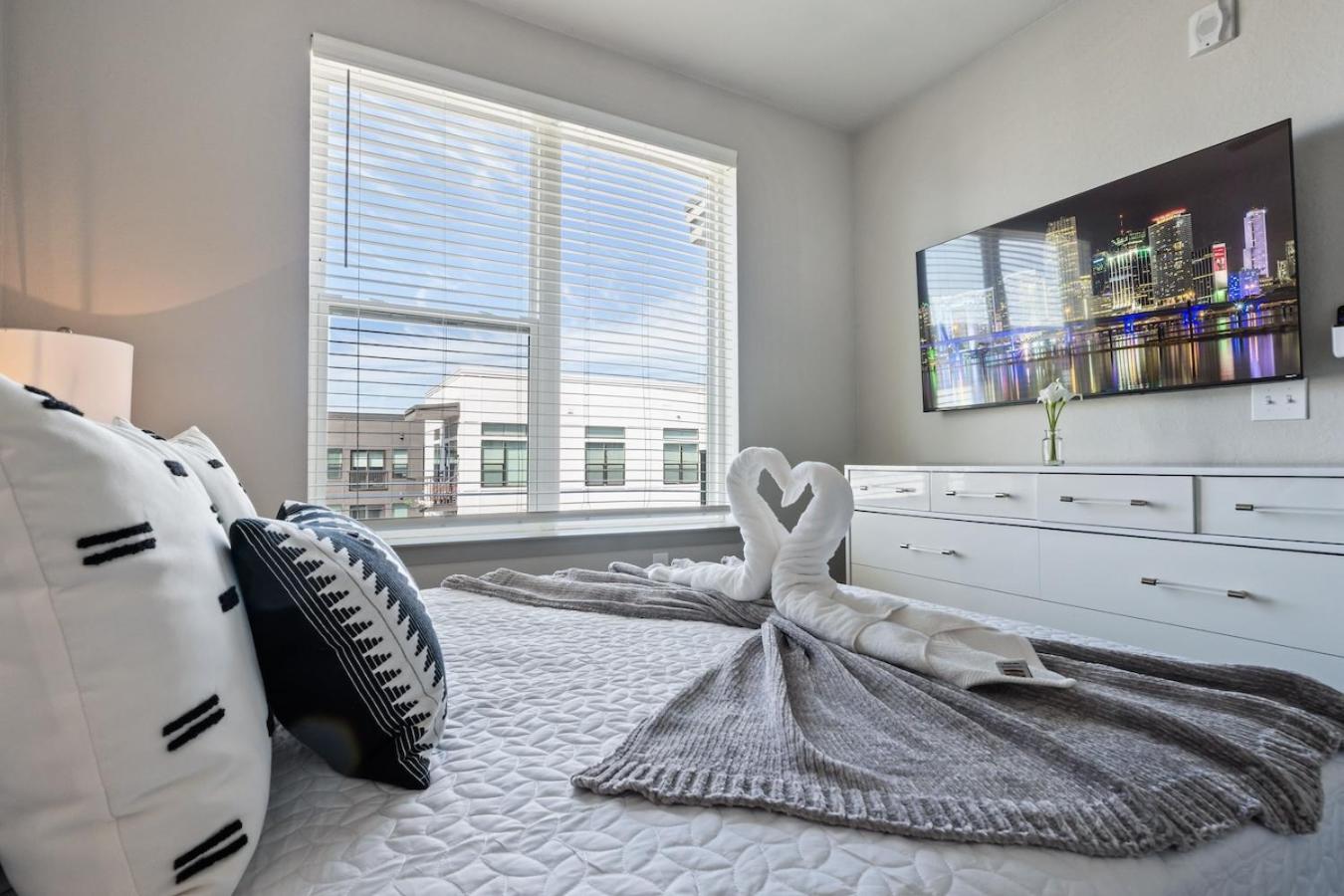 Stylish 1 Bed In Downtown St Pete W Free Parking Apartment