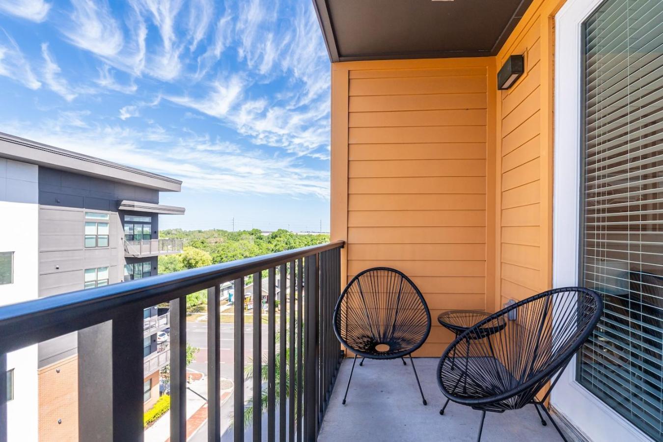 Stylish 1 Bed In Downtown St Pete W Free Parking St. Petersburg